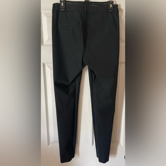 Old Navy High Waisted Pixie Pants - Picture 3 of 4